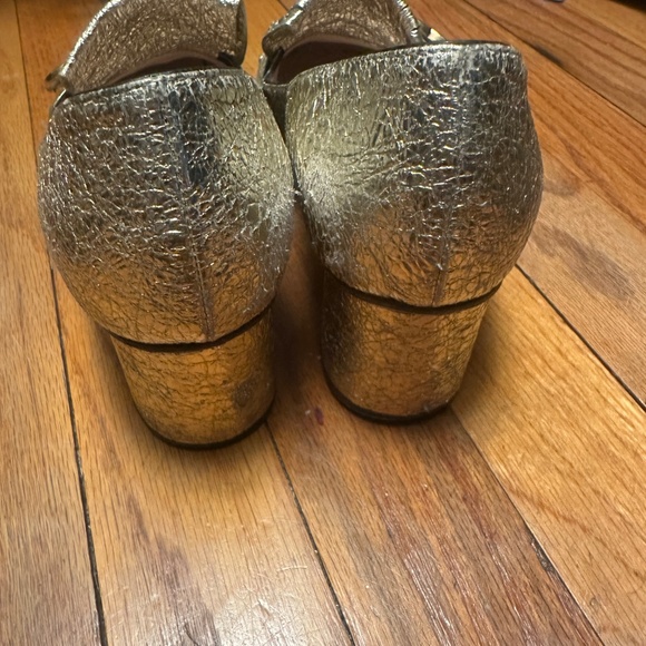 Gold metallic double G, Gucci pumps with 2 inch heal - Picture 3 of 5